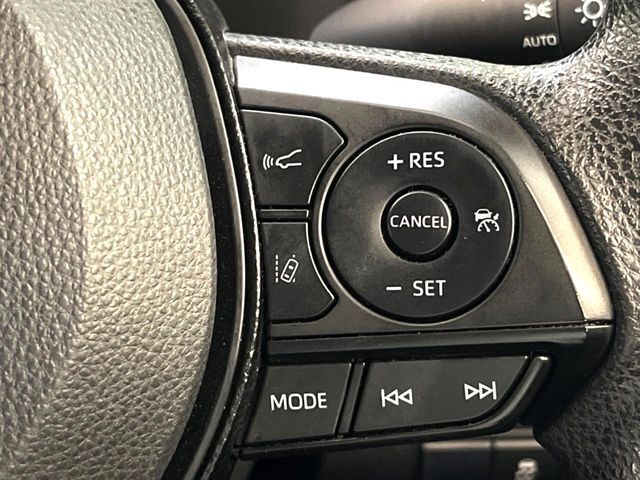 【レーダークルーズコントロール】高速道路での長距離走行が楽に！！自動で速度を保つクルーズコントロールが、衝突軽減システムと連携し、前方の車両を感知して車間を保つように速度調節してくれます！！