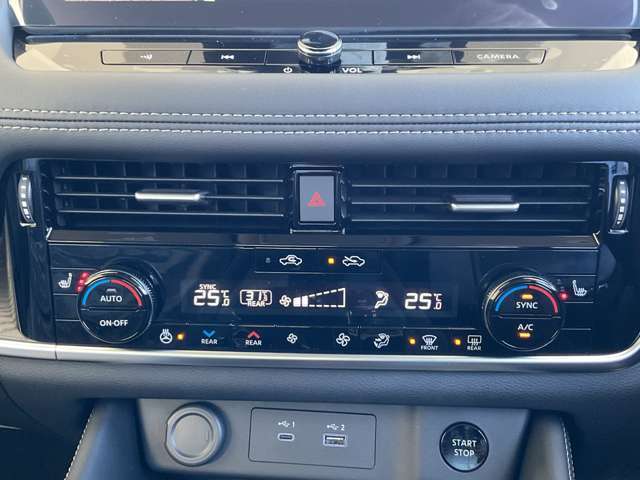 エアコン独立温度調整機能〈運転席、助手席、後席〉