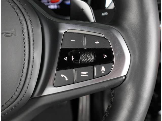 またプレミアムセレクション2年保証のお車は1年延長保証にご加入頂けます。プレミアムセレクション2年保証からさらに1年間、合計3年間の保証をお受け頂けます。対象箇所の不具合は無償修理をご提供致します。