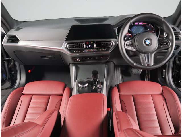 またプレミアムセレクション2年保証のお車は1年延長保証にご加入頂けます。プレミアムセレクション2年保証からさらに1年間、合計3年間の保証をお受け頂けます。対象箇所の不具合は無償修理をご提供致します。