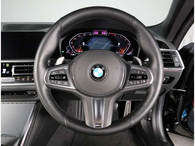 BMW Premium Selection品川は約30台を屋内展示場にて展示中。天候に左右されることなくいつでも快適な環境でご覧頂けます。その他ストックヤードにも在庫がございます。ご来店の際は在庫確認の上ご来店下さいませ。