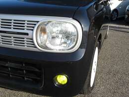 レンズ類は磨き専用コーティング済みでクリアできれいな状態です！！ヘッドランプは明るく高級感のある純正HIDで、スモールランプはホワイト色LED・フォグランプは社外の明るいイエロー色LED球に交換済みです！！