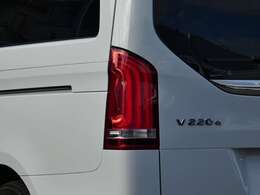 クロスウィンドウアシスト・リアクロストラフィックアラート）に、今、話題の2L直列4気筒直噴ディーゼルエンジンと電子制御9速ATがダイナミックなレスポンスによる爽快なドライビングフィールと高い静粛性の