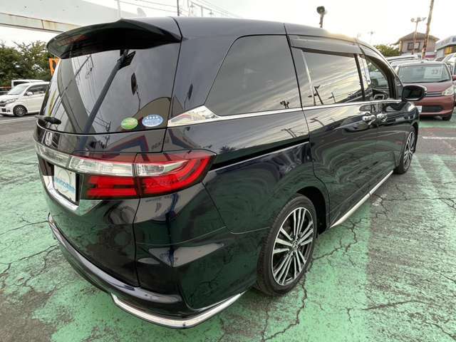 自社整備工場、鈑金塗装工場を完備しておりますので納車後も安心です。