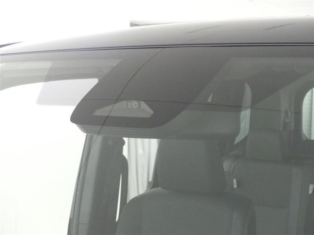 衝突被害軽減ブレーキ搭載。過信せずに運転に集中しましょう。