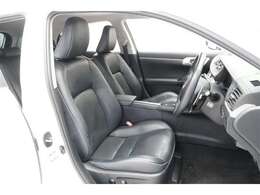 本革シートは高級感漂う見た目、水濡れへの耐久性に優れています。さらに静電気が発生しにくくほこりも目立ちにくいです。