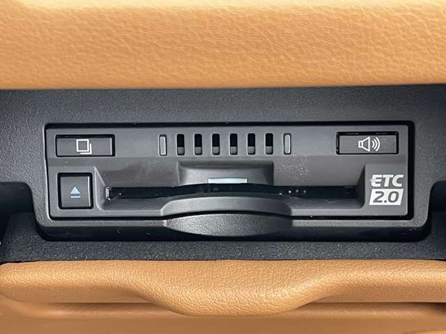 ◆【ETC】有料道路を利用する際に料金所で停止することなく通過できる、ETC車載器（ノンストップ自動料金収受システム機器）が装備されています。セットアップを行うことで利用可能になります。