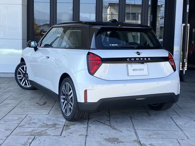 MINI NEXT 認定中古車では、選べる2つの保証プログラムや延長保証など、MINIオーナーの皆様に、より快適なMINIライフを楽しんでいただくためのユニークなサービスをご用意しております。