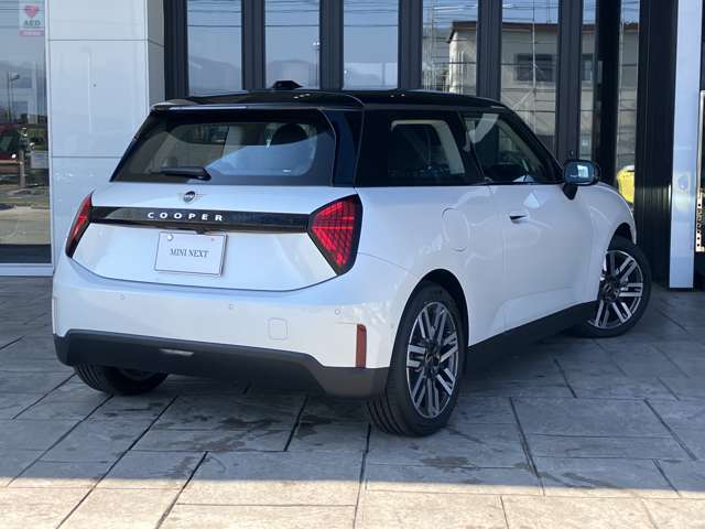 MINI NEXT 認定中古車では、選べる2つの保証プログラムや延長保証など、MINI NEXTオーナーの皆様に、より快適なMINIライフを楽しんでいただくためのユニークなサービスをご用意しております。