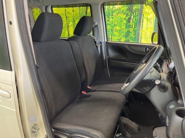 運転席シート廻りは使用感も少なく、良好な状態となっています。丁寧に使われていたことがよくわかりますね。