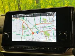 【純正ナビ】人気の純正ナビを装備しております。ナビの使いやすさはもちろん、オーディオ機能も充実！キャンプや旅行はもちろん、通勤や買い物など普段のドライブも楽しくなるはず♪