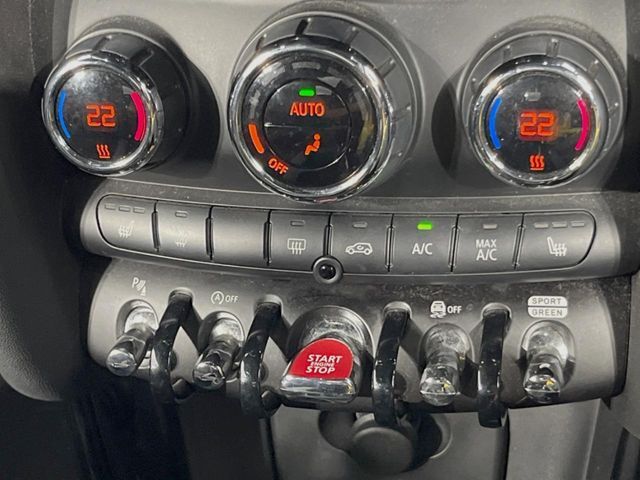 ●フロントシートヒーティング：運転席・助手席共に三段階で調節が可能なシートヒーターを装備しております。季節を問わず快適にご使用いただけます。