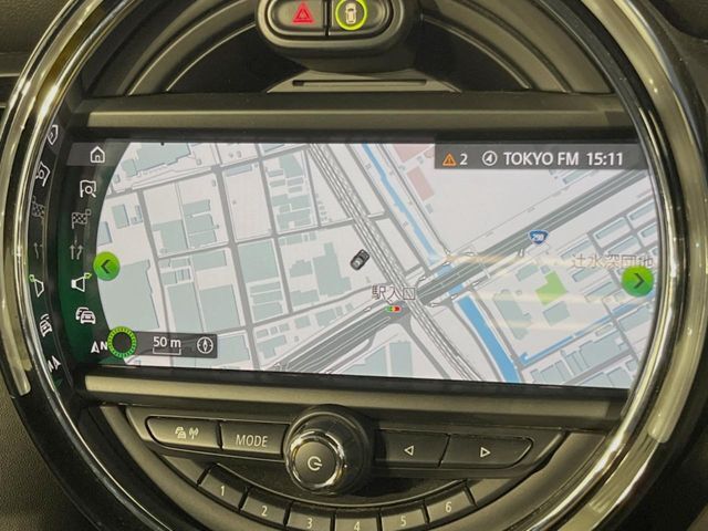 ●純正ナビ:一体感のあるナビは、高級感ある車内を演出してくれます。オーディオ機能も充実しておりますので、運転もより楽しめます♪