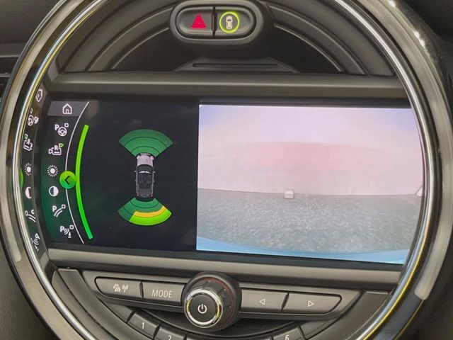 ●バックカメラ：便利な【バックカメラ】で安全確認もできます。駐車が苦手な方にもオススメな便利機能です。