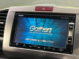 【純正ナビ】人気の純正ナビを装備しております。ナビの使いやすさはもちろん、オーディオ機能も充実！キャンプや旅行はもちろん、通勤や買い物など普段のドライブも楽しくなるはず♪