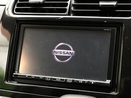 【純正ナビ】人気の純正ナビを装備しております。ナビの使いやすさはもちろん、オーディオ機能も充実！キャンプや旅行はもちろん、通勤や買い物など普段のドライブも楽しくなるはず♪