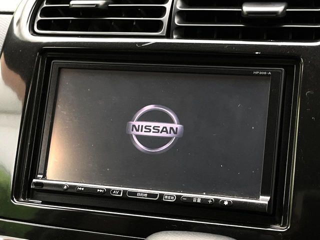 【純正ナビ】人気の純正ナビを装備しております。ナビの使いやすさはもちろん、オーディオ機能も充実！キャンプや旅行はもちろん、通勤や買い物など普段のドライブも楽しくなるはず♪