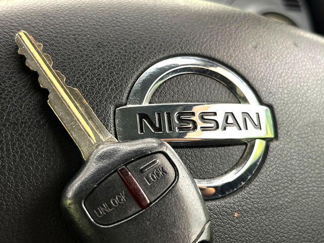 【キーレス】少し離れた場所からでもボタン一つでドアの開錠・施錠ができるのでとっても便利！ドアの鍵穴周りに傷をつけることもありません♪