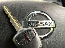 【キーレス】少し離れた場所からでもボタン一つでドアの開錠・施錠ができるのでとっても便利！ドアの鍵穴周りに傷をつけることもありません♪