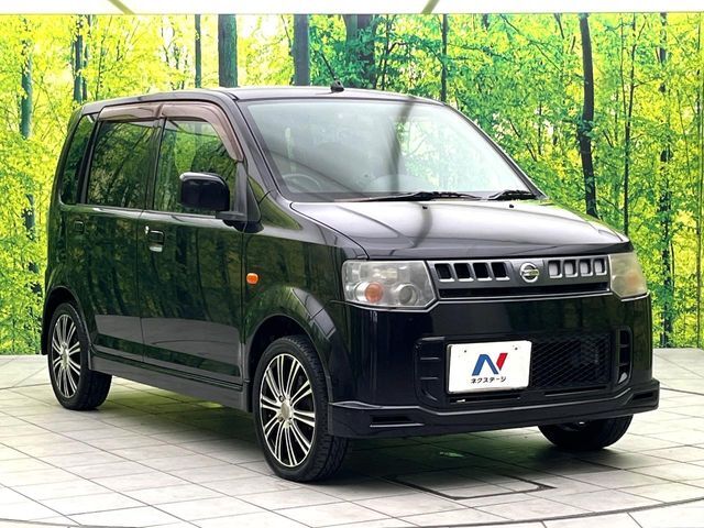 大好評のボディコーティング「弾スプラッシュコート」もご納車までに施工可能。通常のガラスコートと異なる、耐久年数6年の無機質ガラスコーティングが、ボディをキレイな状態に保ってくれます。