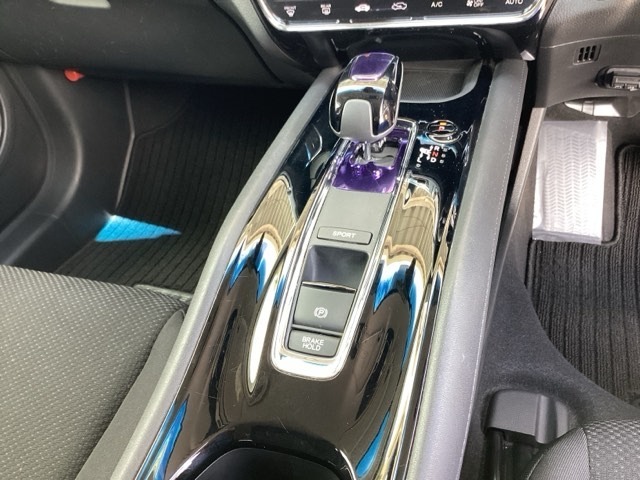 サイドブレーキは、電子制御パーキングブレーキになっています、オートブレーキホールド機能が搭載されています