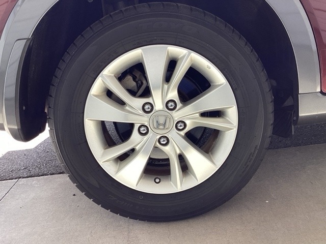 純正アルミホイールです。足元が引き立つので、車全体のイメージがアップしますよ！
