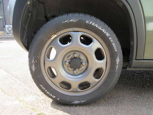 タイヤサイズは165/60R15　純正スチール装着♪2023年製トーヨータイヤ残り溝は6分山ていどございます。