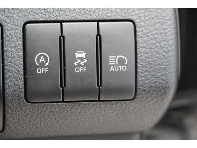 機能性溢れる運転席まわり。使いやすいスイッチ類の配置で運転中のストレスを軽減し楽しくドライブできますよ。