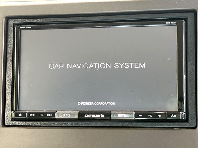 【ナビゲーション】目的地までしっかり案内してくれる使いやすいナビ。Bluetooth接続すればお持ちのスマホやMP3プレイヤーの音楽を再生可能！毎日の運転がさらに楽しくなります！！