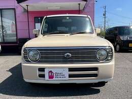 特徴的な丸目ヘッドランプ