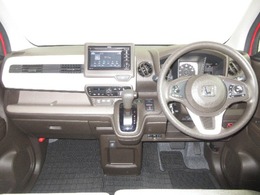 インパネ周りはこのようなレイアウトになっております。