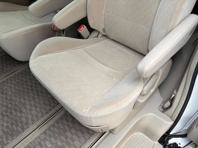 買取直売はメリット多数あり♪通常中古車の流通にかかるマージンを大幅にカット出来るので他社の同年式と比べて低価格が実現できます♪