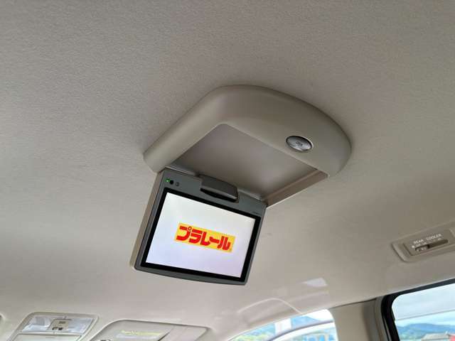 後席モニター付きですので、長距離移動時などTVやDVDも楽しめます♪