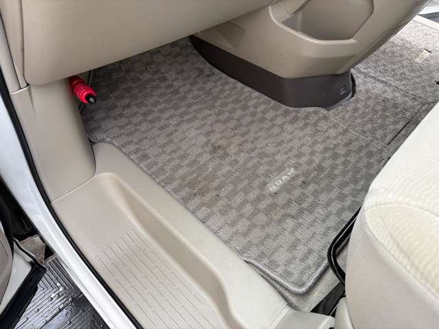 使用感は御座いますが、ご納車前には掃除機清掃を行います！