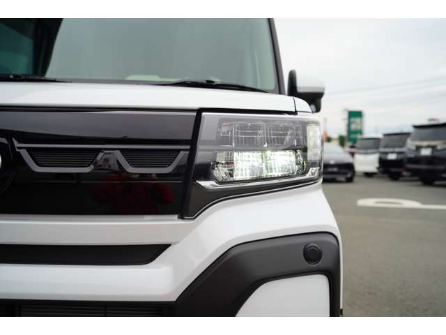 ★LEDフォグランプ★360度スーパーuv＆IRカットガラス★ルーフレール★撥水加工ファブリックシート★運転席・助手席シートヒーター★アームレスト★車両・歩行者衝突回避ブレーキ