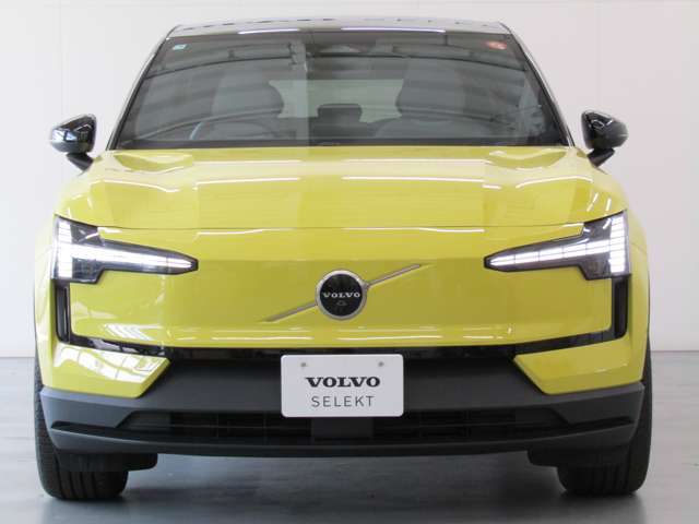 ボルボのトレードマーク、トールハンマーデザインはデイライトやウィンカーとして安全性に寄与しています。