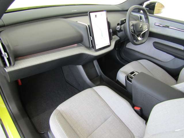 疲れにくく設計されたシートは、運転手だけでなく助手席の方にも快適な移動空間を提供します。