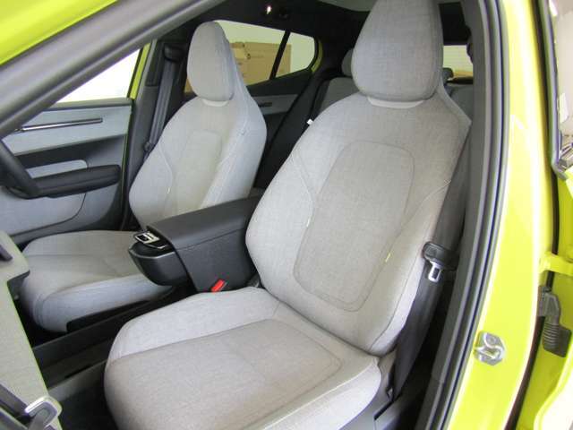 疲れにくく設計されたシートは、運転手だけでなく助手席の方にも快適な移動空間を提供します。