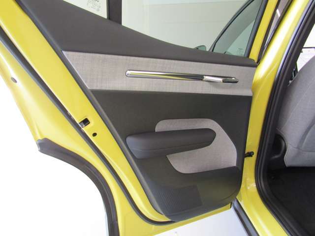 左リアドアパネル