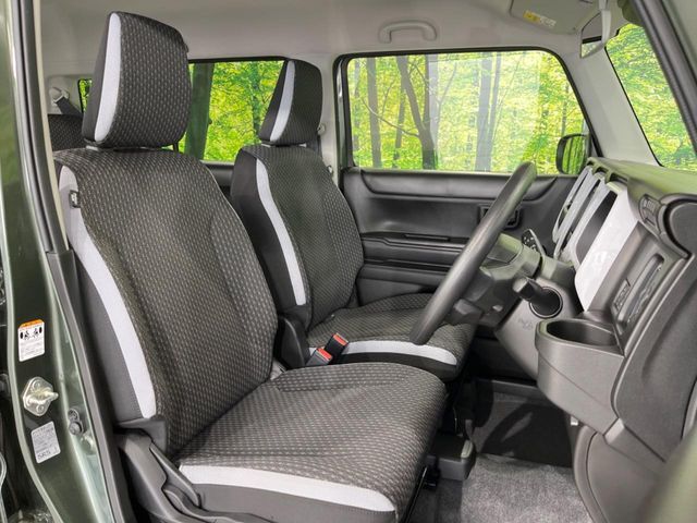 運転席シート廻りは使用感も少なく、良好な状態となっています。丁寧に使われていたことがよくわかりますね。