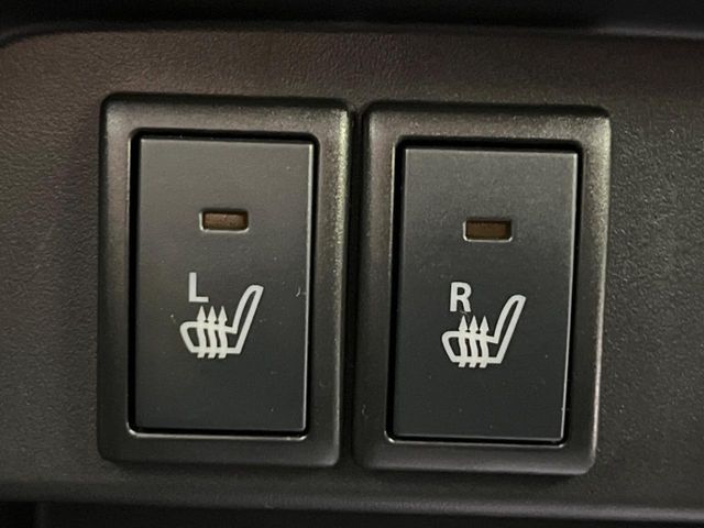 【シートヒーター】寒い日に重宝するシートヒーター！エアコンより早く温まってくれるので寒がりの人も安心ですね♪エアコンの温風は乾燥するから苦手、という方にもをおすすめです。