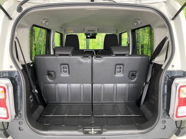 普段のお買い物や通勤、送迎等に十分な荷室スペースを確保しております。セカンドシートを倒すと、大きな荷物の積載も可能です♪
