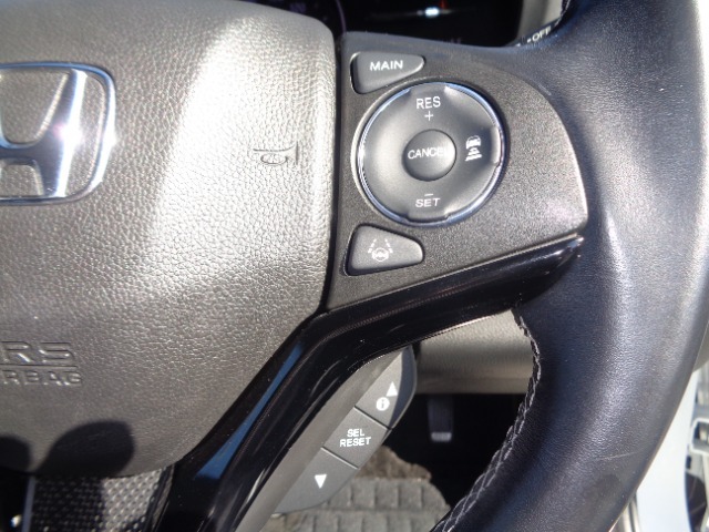 ホンダセンシングの操作が運転席お手元のスイッチで可能です。