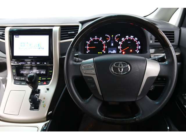 広い商談スペースにキッズルームも完備です♪お子様も含めご家族皆さんでご来店下さい。無料ソフトドリンク飲み放題です。楽しく車探しをしましょう！信頼のおけるスタッフ全員でご購入のお手伝いさせて頂きます！