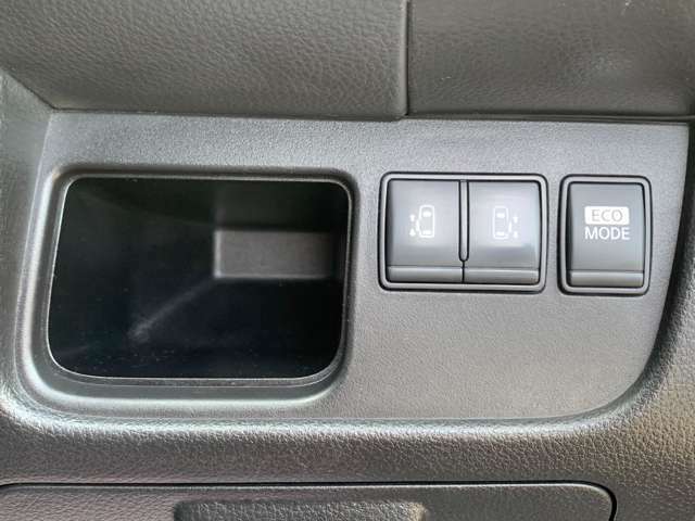 【両側電動スライドドア】狭い場所でもドアを全開にでき、チャイルドロックを使っても運転席のスイッチを操作するだけでドアの開け閉めが可能です。小さなお子様でもボタン一つでスライドドアの開閉可能です。