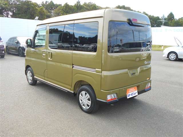 展示されているお車は全台1年間のトヨタロングラン保証が付いて参ります。最長3年間の保証（有料）をお付けすることも可能ですので、どのエリアに住むお客様でも安心して保証をお受けすることができます！