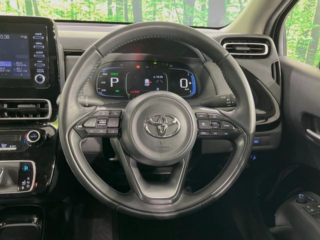 インテリアに合わせたデザインのステアリングは、運転される方のことも考え、運転しやすい形状、大きさです。是非一度、実際に触ってお確かめください。
