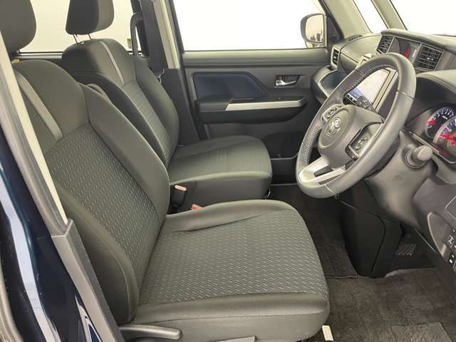 ◆【運転席】座り心地が良いシートなので長時間の運転でも快適にお過ごしいただけます。新品のフロアマットのご注文も可能です。掲載箇所以外にご希望の写真がございましたらお気軽にお問い合わせ下さい。