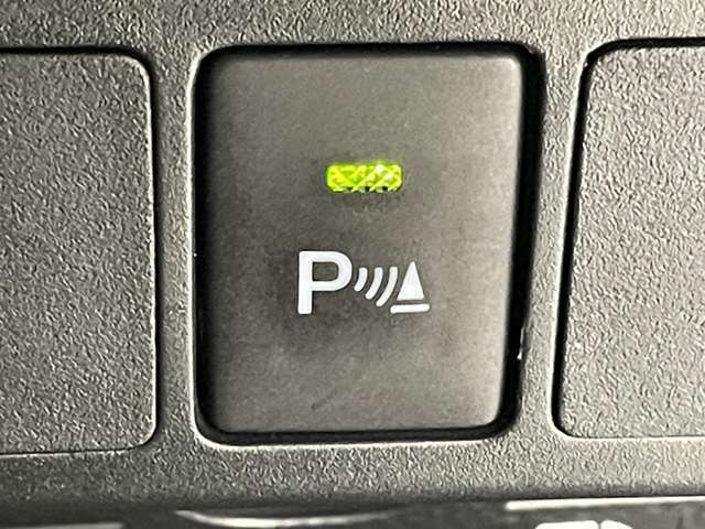 【クリアランスソナー】駐車、発進の低速走行時に、周囲の障害物をブザーとディスプレイ表示でお知らせして、衝突回避をサポートします！