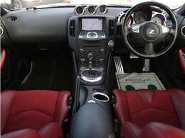 すっきりとしたフェアレディZらしいデザインのダッシュ回り！フロントビューの視認性もよく運転しやすいと思います★